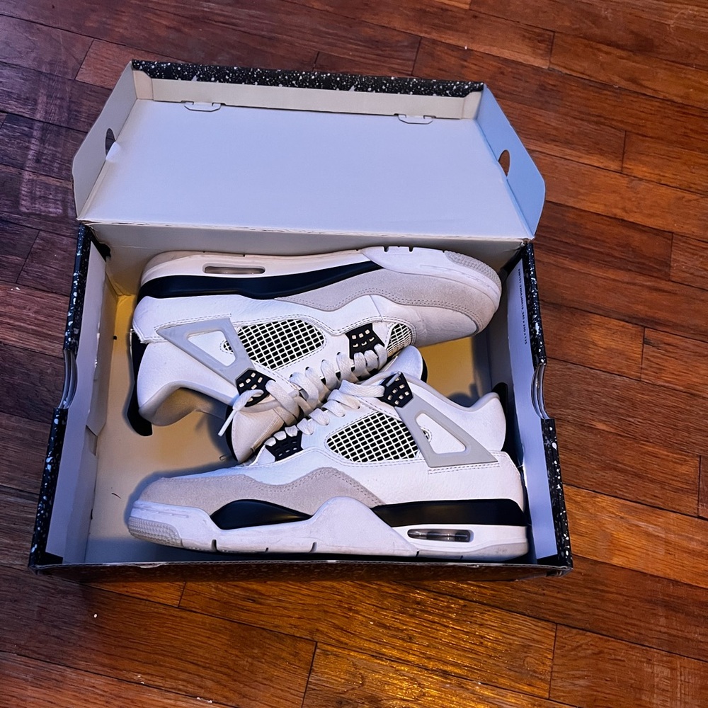 Jordan 4 military black size 10.5